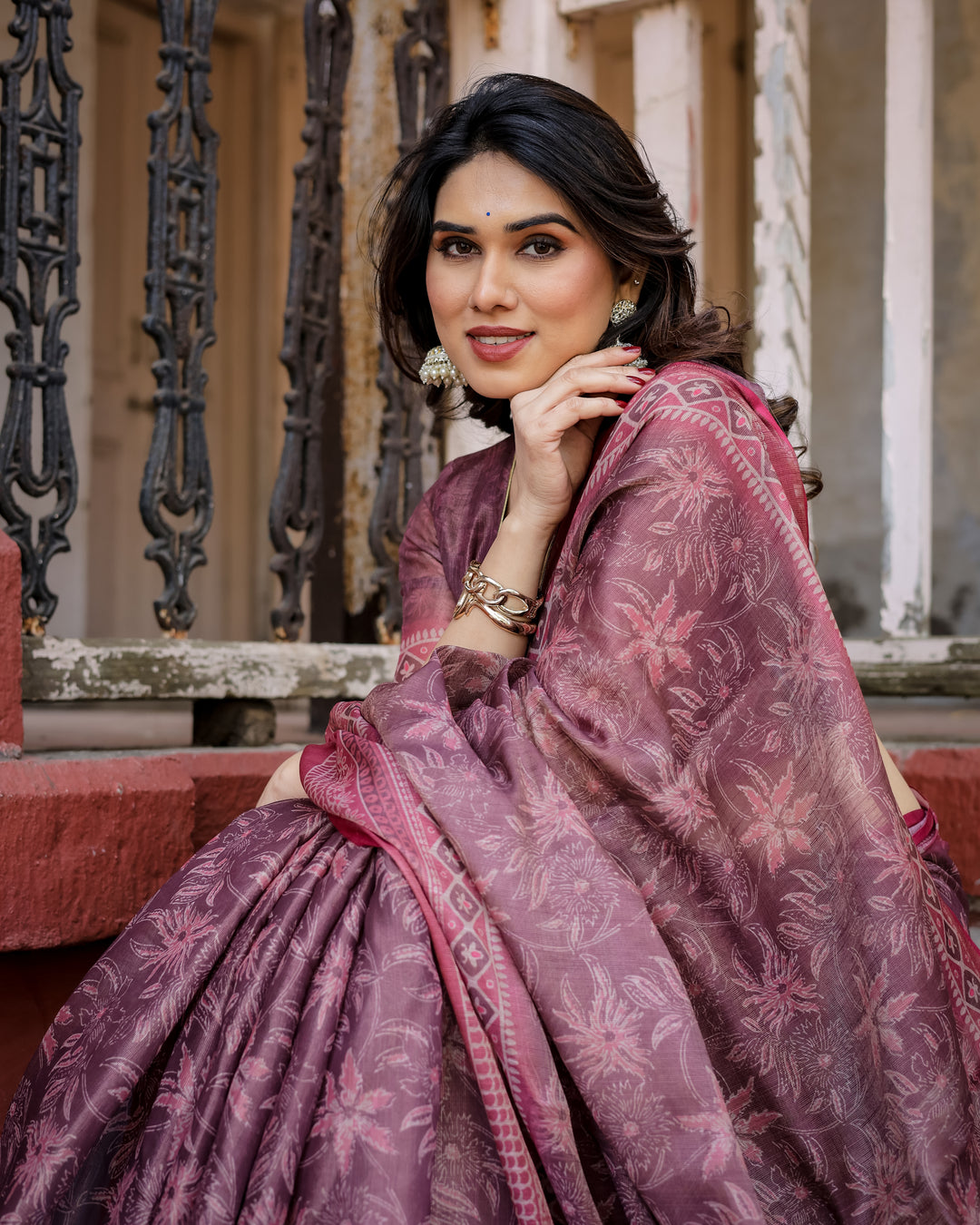 Elegant Multicolor Linen Saree with Traditional Patterns | Lightweight Festive Wear
