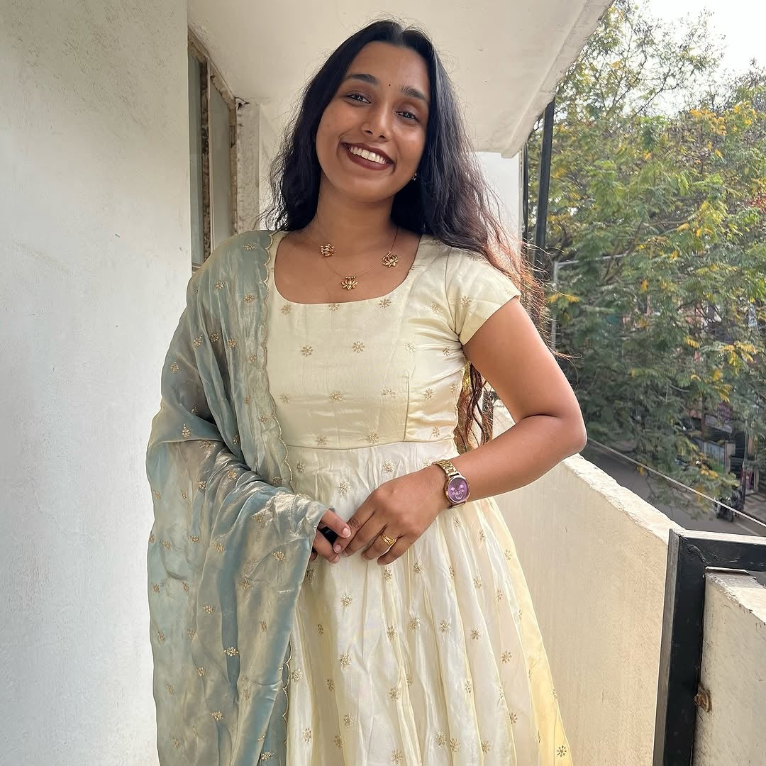 Cream Anarkali Dress with Light Grey Dupatta – Elegant Women’s Ethnic Wear