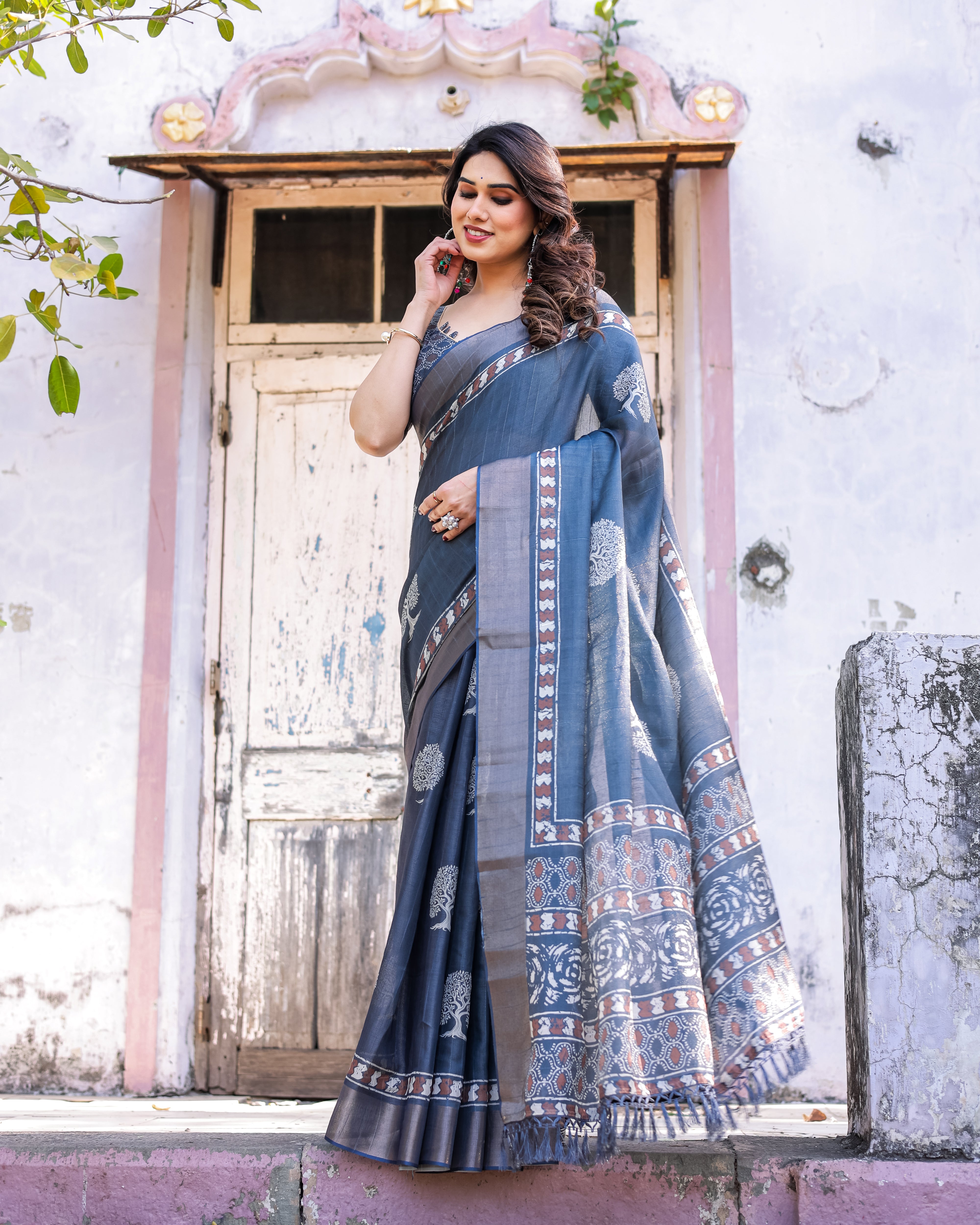 Elegant Multicolor Linen Saree with Traditional Patterns | Lightweight Festive Wear