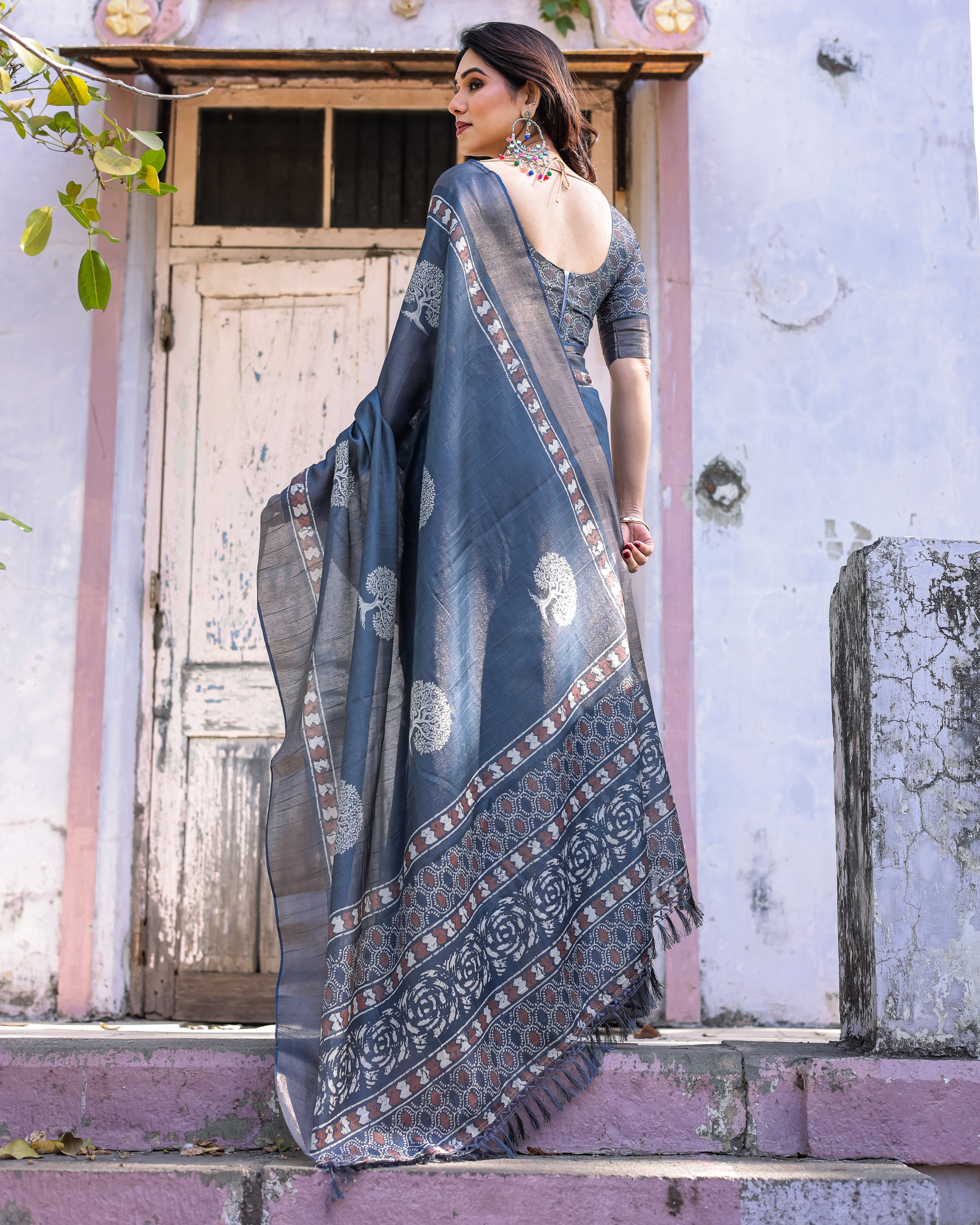 Elegant Multicolor Linen Saree with Traditional Patterns | Lightweight Festive Wear