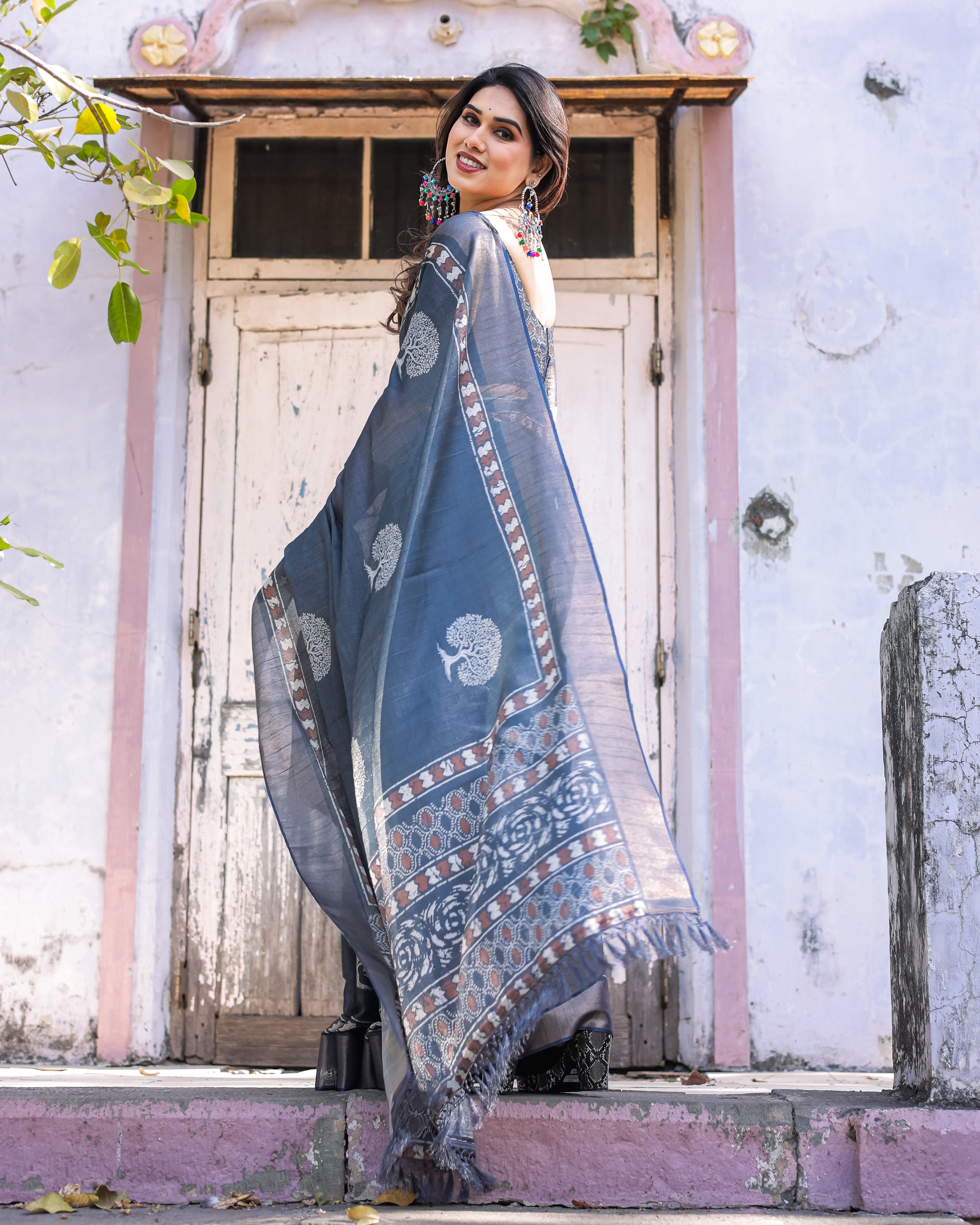 Elegant Multicolor Linen Saree with Traditional Patterns | Lightweight Festive Wear