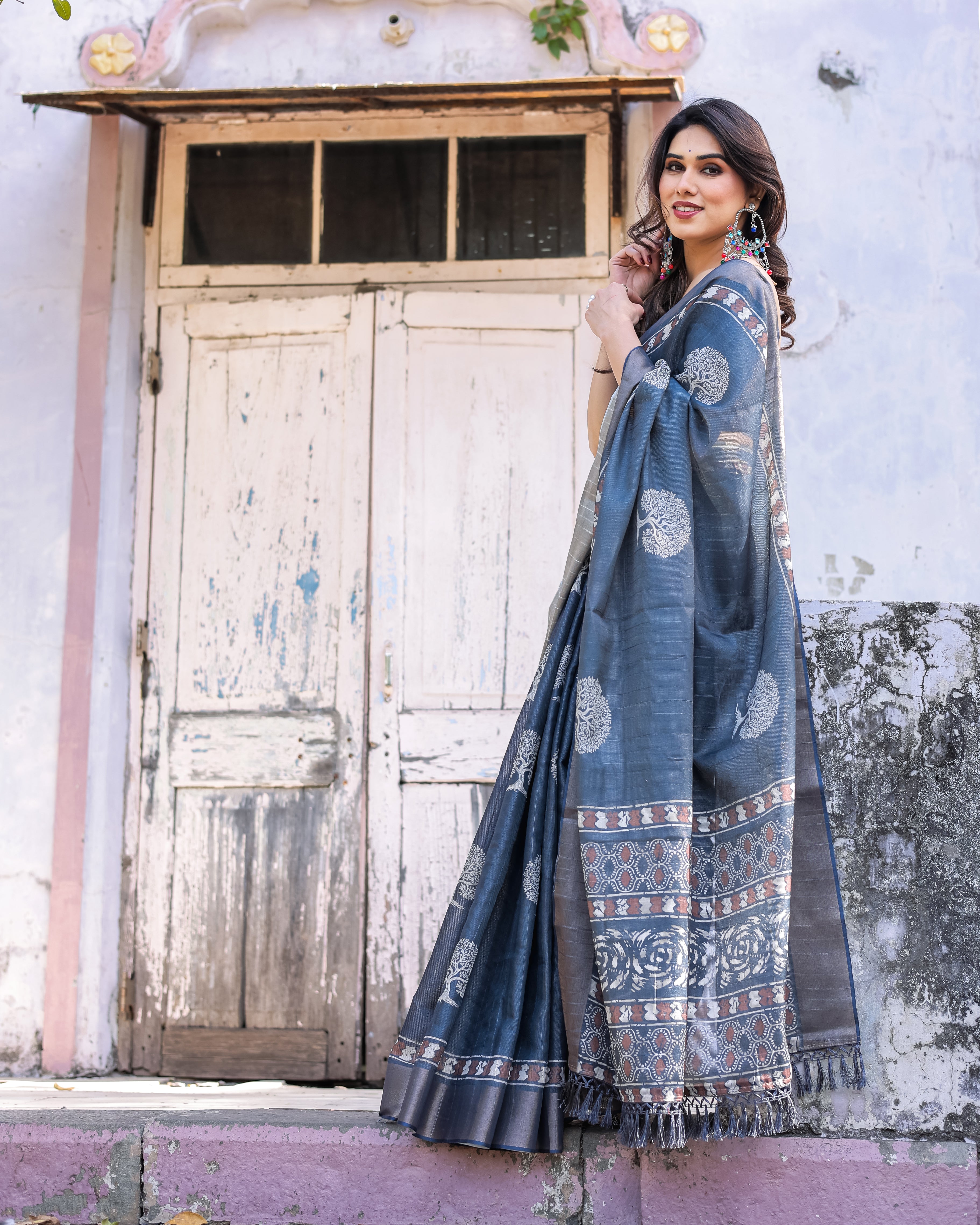 Elegant Multicolor Linen Saree with Traditional Patterns | Lightweight Festive Wear