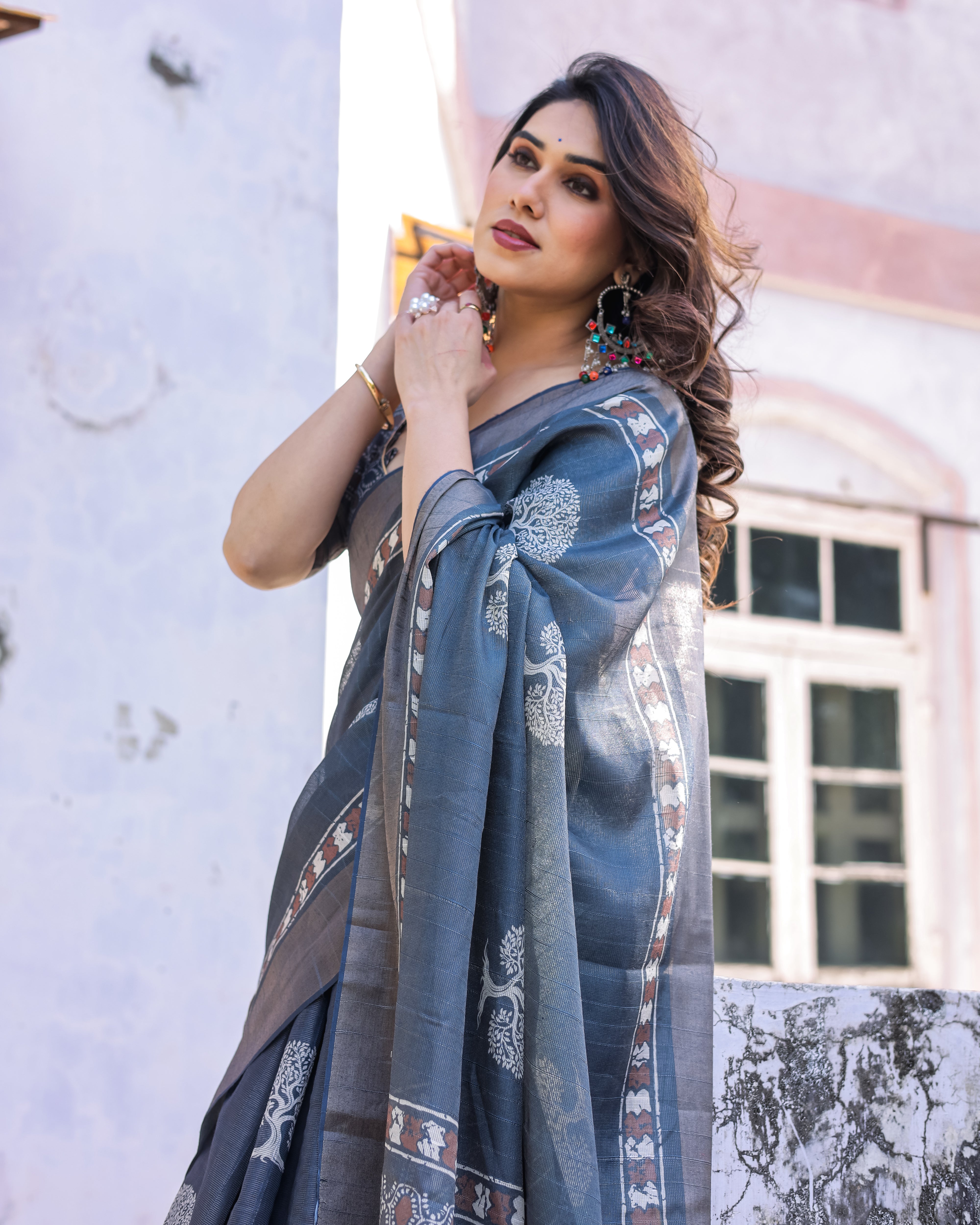 Elegant Multicolor Linen Saree with Traditional Patterns | Lightweight Festive Wear