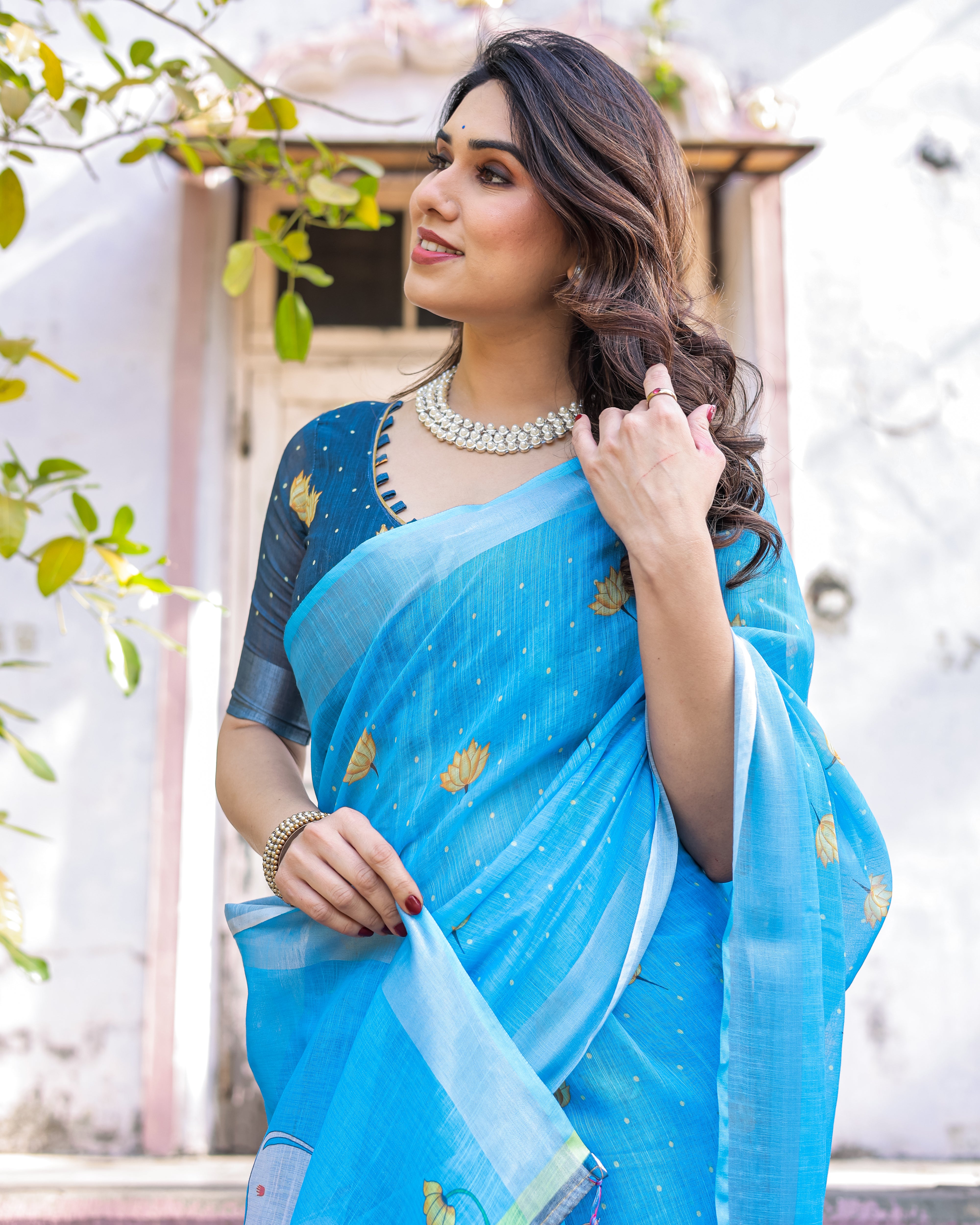 Elegant Multicolor Linen Saree with Traditional Patterns | Lightweight Festive Wear