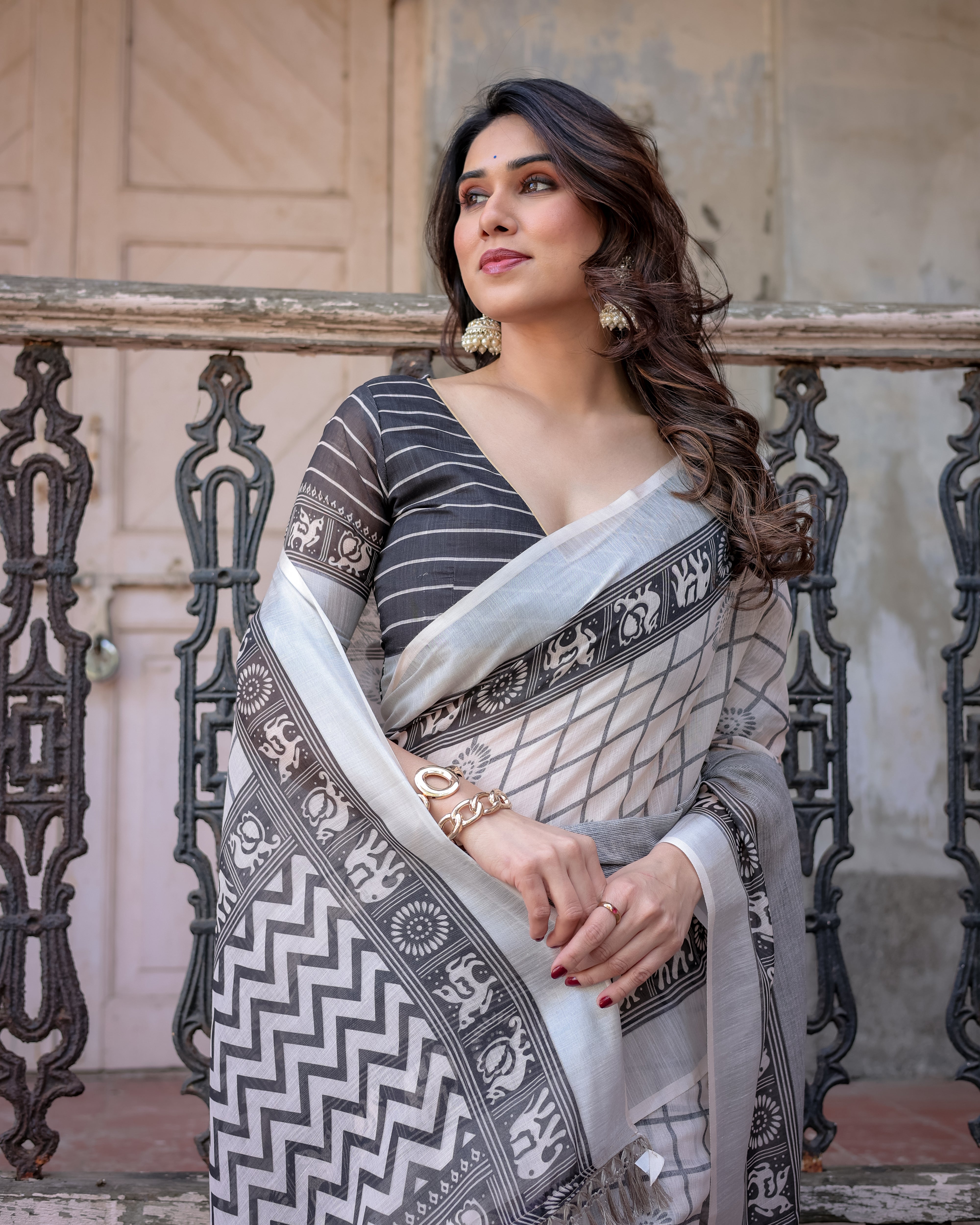 Elegant Multicolor Linen Saree with Traditional Patterns | Lightweight Festive Wear