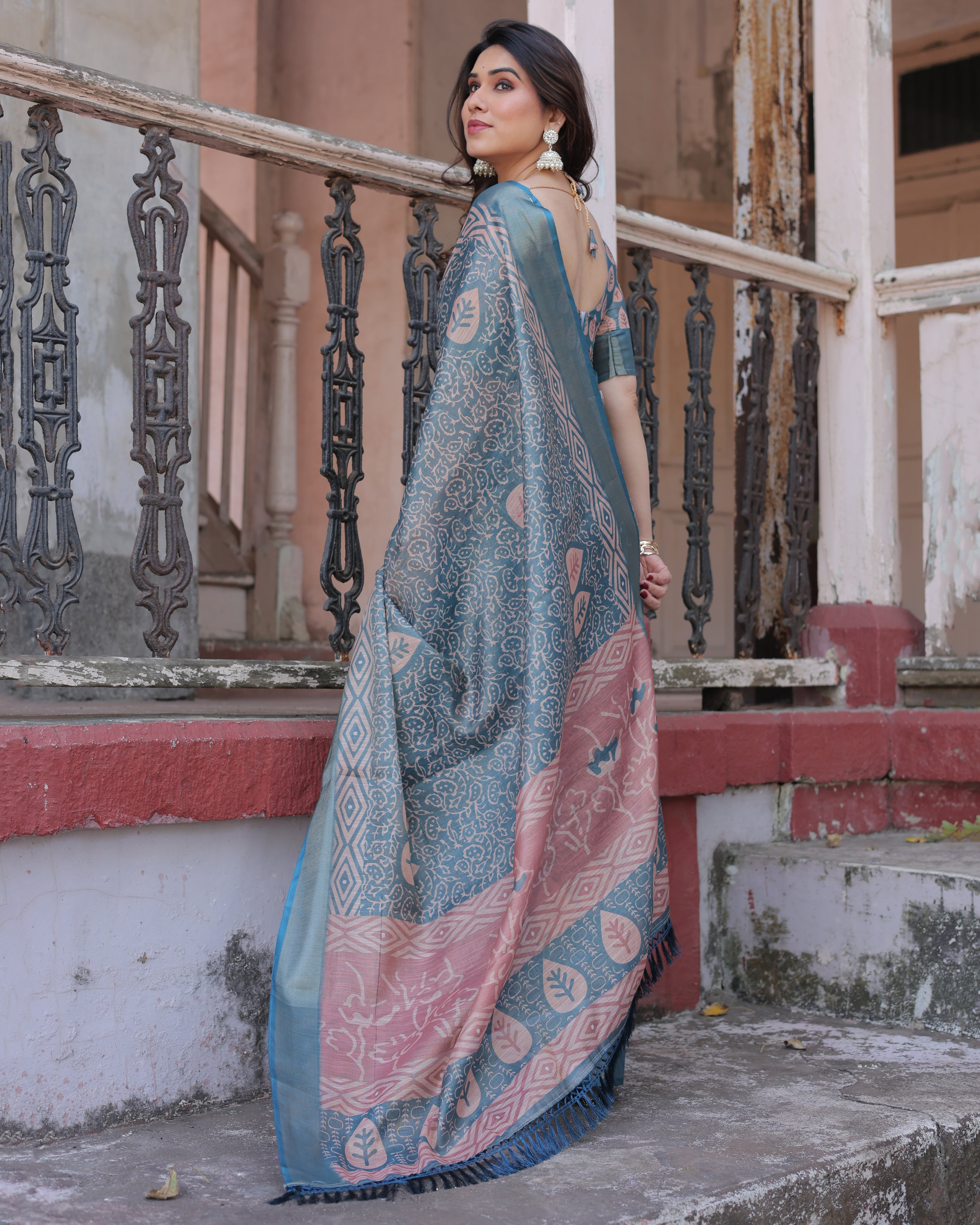 Elegant Multicolor Linen Saree with Traditional Patterns | Lightweight Festive Wear