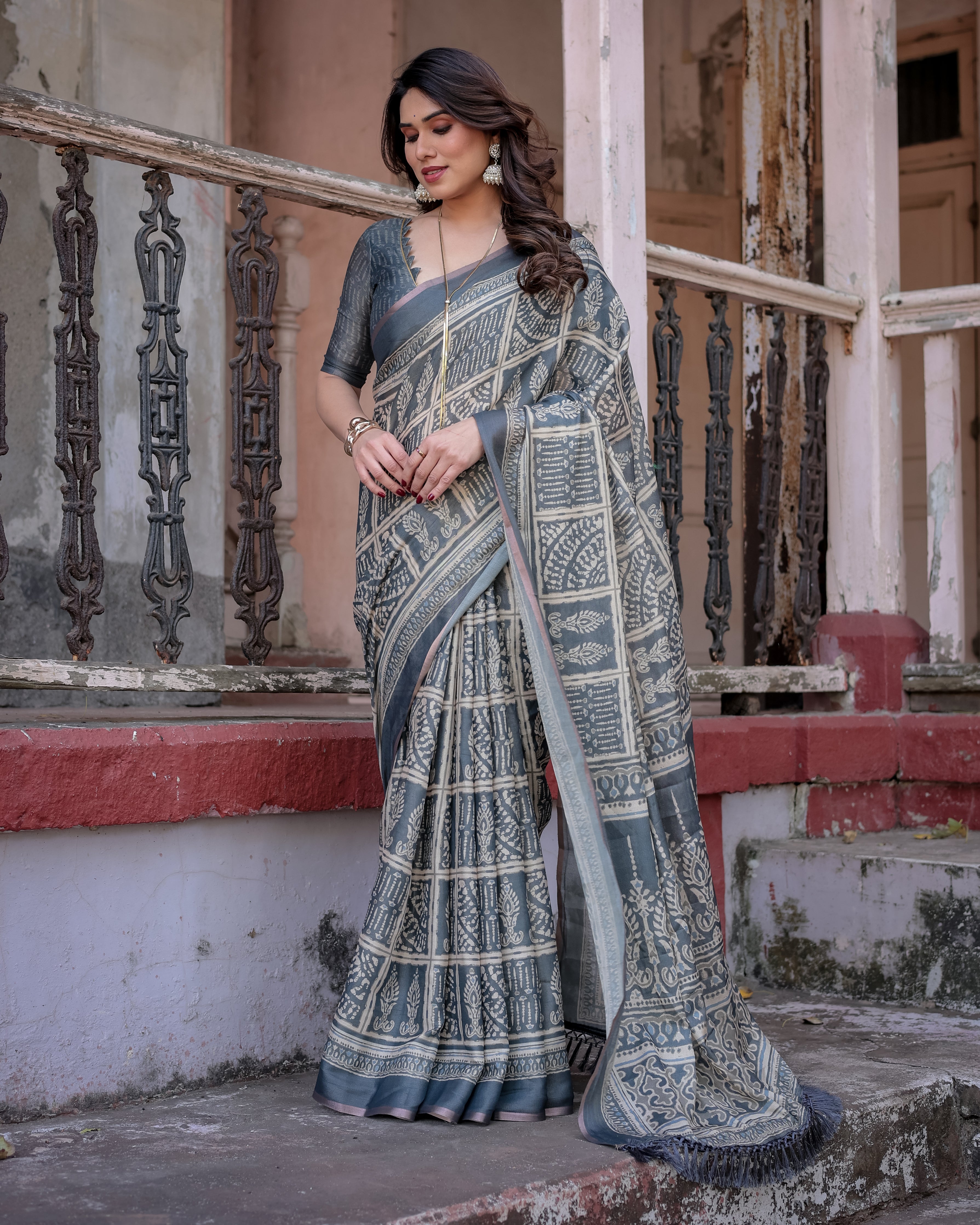 Elegant Multicolor Linen Saree with Traditional Patterns | Lightweight Festive Wear