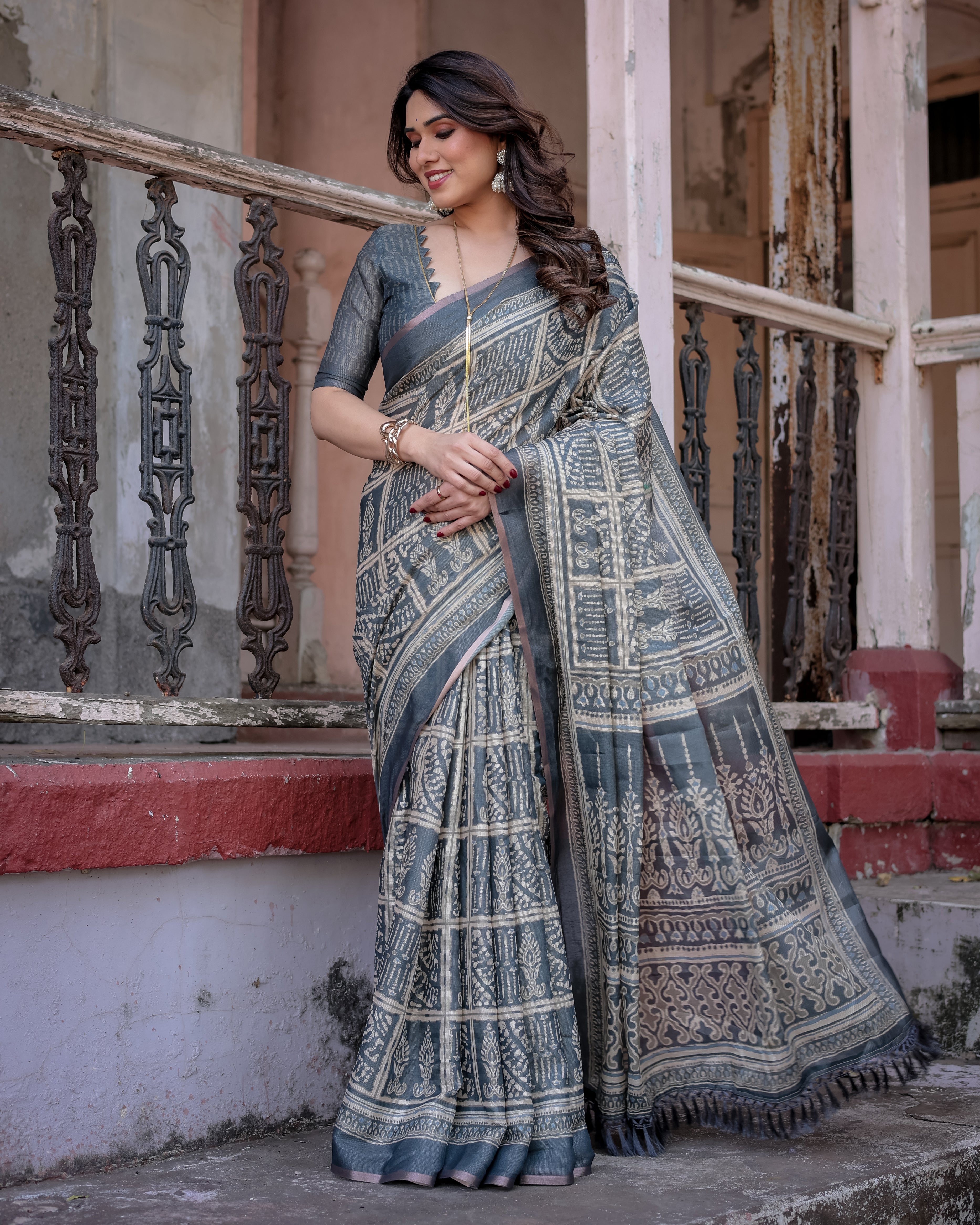 Elegant Multicolor Linen Saree with Traditional Patterns | Lightweight Festive Wear