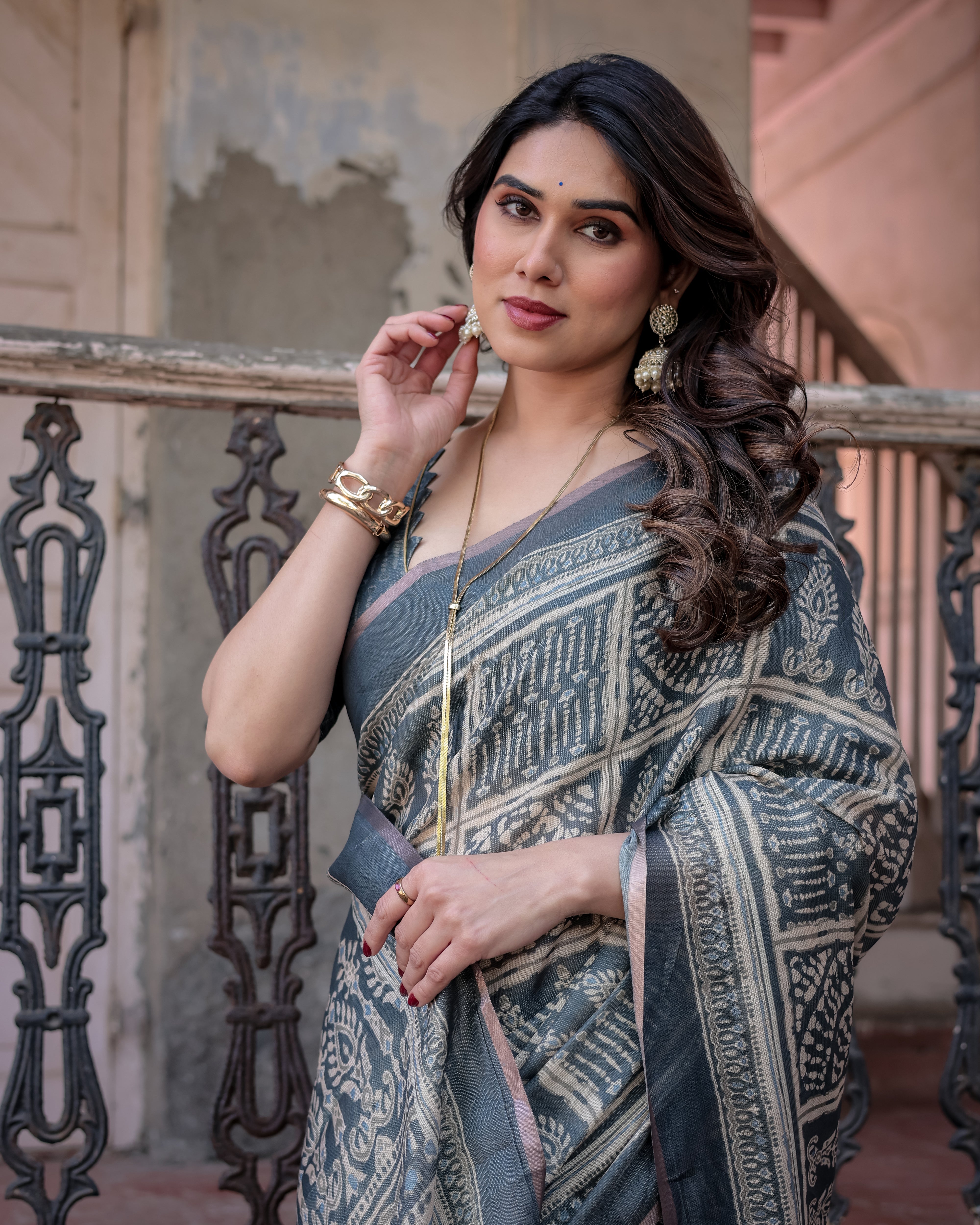 Elegant Multicolor Linen Saree with Traditional Patterns | Lightweight Festive Wear