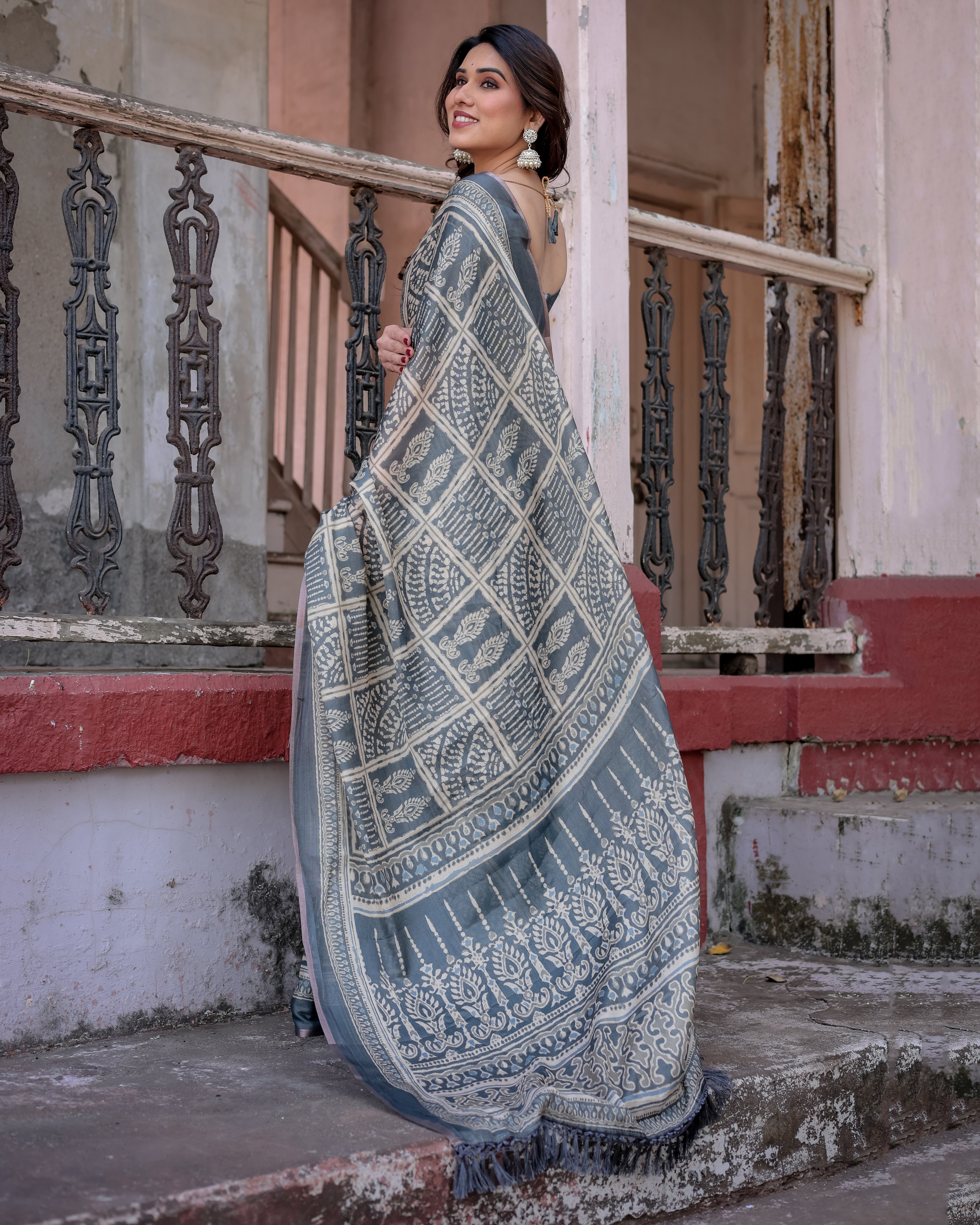 Elegant Multicolor Linen Saree with Traditional Patterns | Lightweight Festive Wear