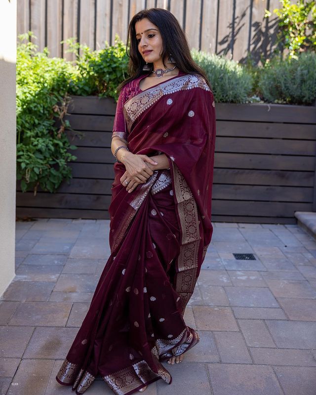 BOLLYWOOD HIT LINEN SOFT SAREE